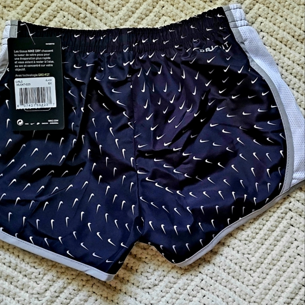 *NEW* - NWT - Nike DRI-FIT Girl Shorts - Size 6X (Ages 6-7) - Picture 3 of 3